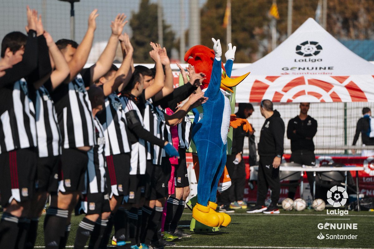 FCC_Cantera's tweet photo. 📰GENUINE | Fin de semana inolvidable en Barcelona, de nuestro equipo de #LaLigaGenuineSantander

#CompartirAntesQueCompetir

🔗https://t.co/JetHoNJ9DI https://t.co/Z9q5wqbGtj