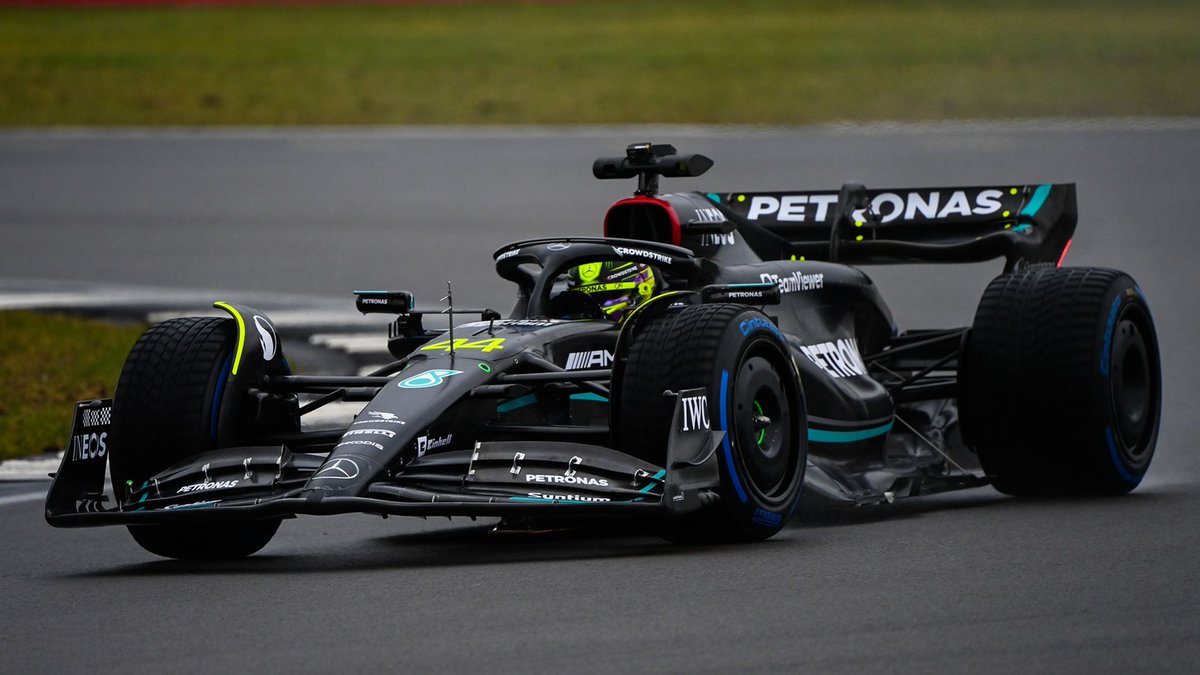 LambeResing's tweet photo. Rumor baru muncul terkait masalah Mercedes W14! Setelah isu misfiring, kini W14 dirumorkan berpotensi kembali porpoising &amp; bermasalah di steering 😱

Mercedes juga belum bisa menyelesaikan beberapa isu dari musim lalu. 

Karenanya, mereka belum pede melawan Ferrari dan Red Bull! https://t.co/39Le0T2HaE