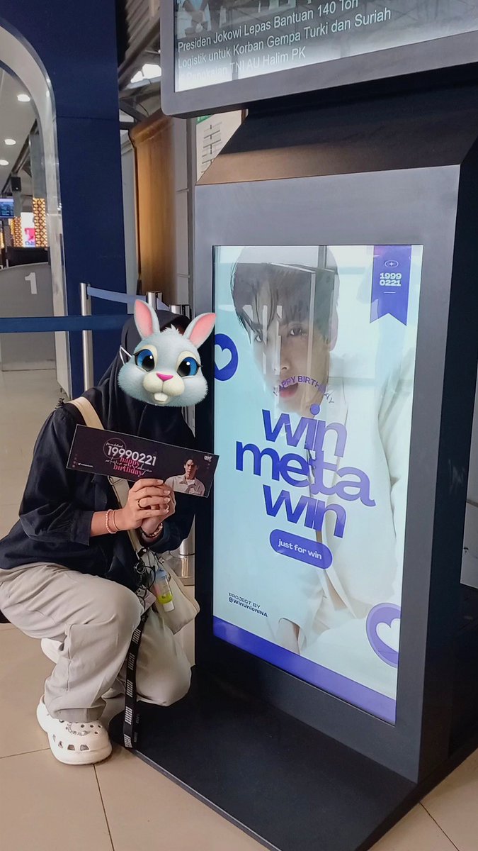 jellies723's tweet photo. — #WINtastic win's led birthday ads by @WinUnionINA 
📍 Stasiun Lempuyangan, Yogyakarta.

HAPPY BIRTHDAY WIN 🥳🎂🐰
#WishWINWonderful24th
#winmetawin  #PhiWin24thBDProject https://t.co/SLCcAD3RdS