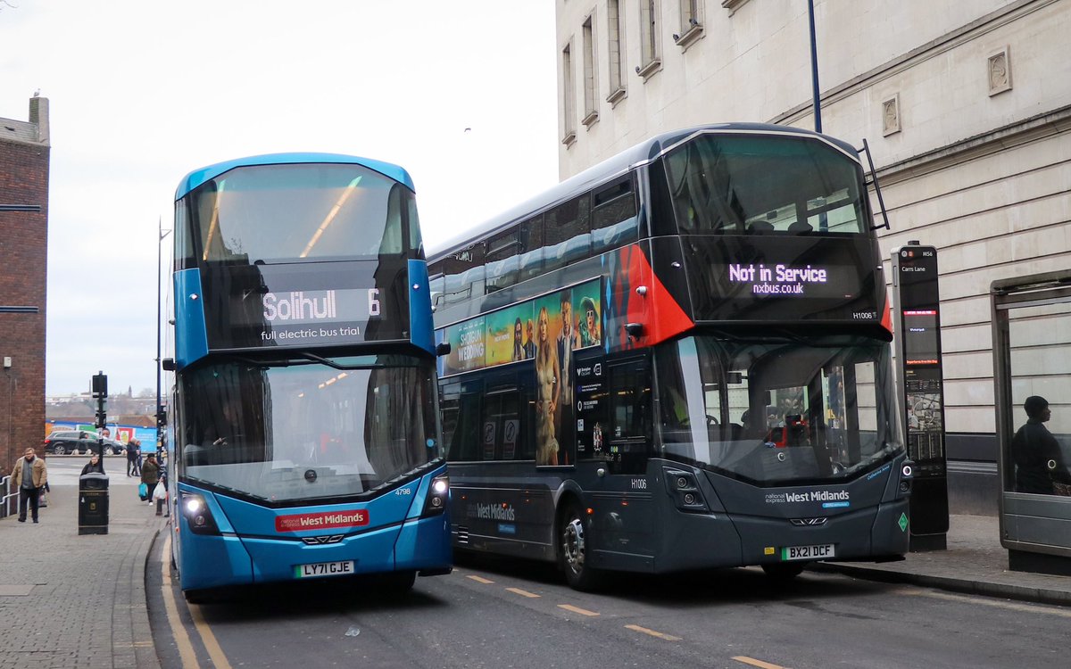 Choose your fighter: Electroliner or Hydroliner

National Express Electroliner demonstrator 4798 (LY71 GJE) passes Hydroliner H1006 (BX21 DCF) on Carrs Lane whilst on trial with a 6 service towards Solihull.