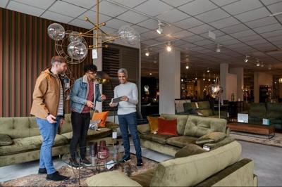 As Henry Ford once said, "It is not the employer who pays the wages. Employers only handle the money. It is the customer who pays the wages." theinvestmentadvisor.advisor.news/these-are-the-…