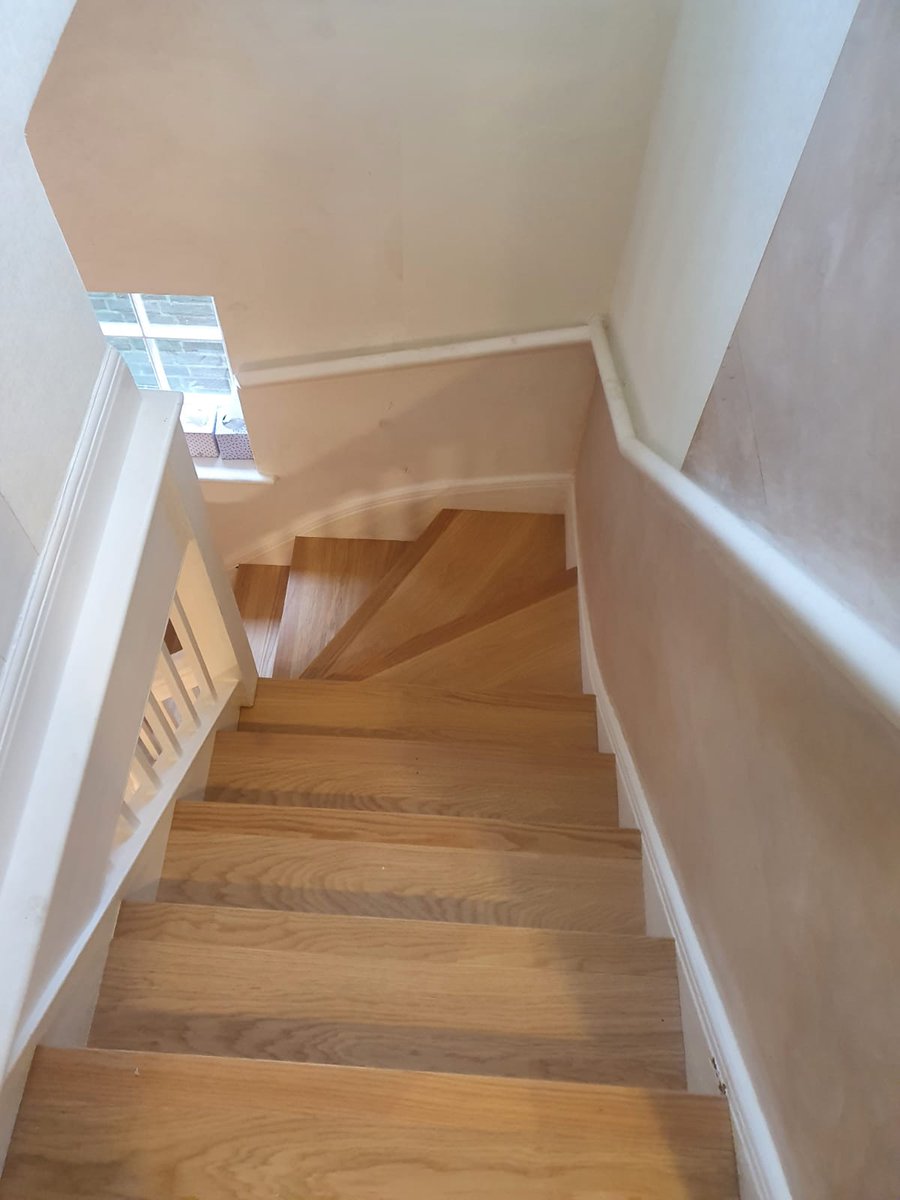 Coraffflooring's tweet photo. Transform your stairs!

This is the @kahrs_uk Capital Collection engineered oak flooring in Dublin Ultra Matt lacquer. Beautifully finished with matching nosing to provide an aesthetic finish to the edge of each stair.

For more info contact Coraff for more 020 8731 7766. ⠀ https://t.co/4oGhW4CJAX