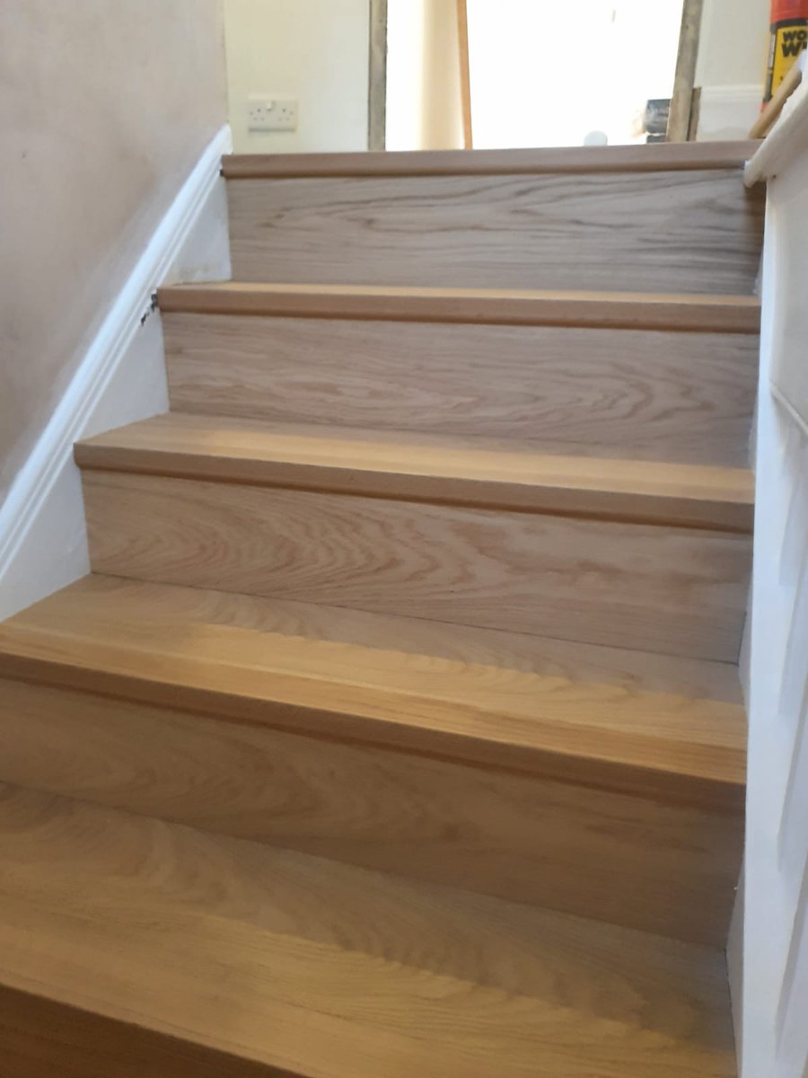 Coraffflooring's tweet photo. Transform your stairs!

This is the @kahrs_uk Capital Collection engineered oak flooring in Dublin Ultra Matt lacquer. Beautifully finished with matching nosing to provide an aesthetic finish to the edge of each stair.

For more info contact Coraff for more 020 8731 7766. ⠀ https://t.co/4oGhW4CJAX