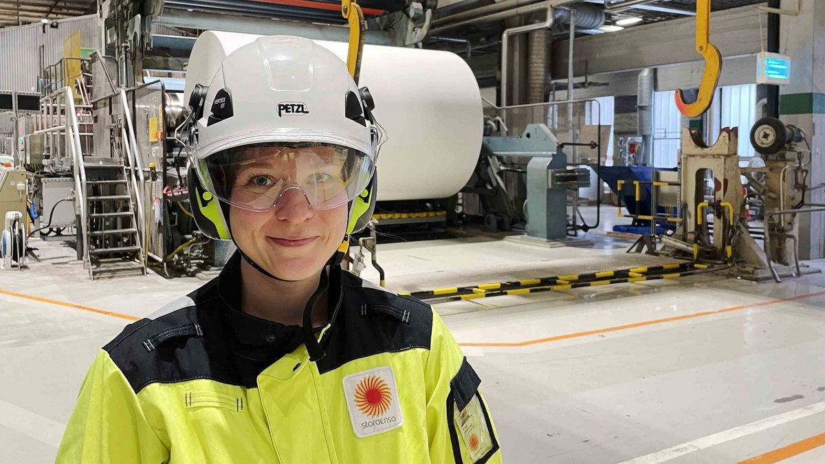 storaensosuomi's tweet photo. Viime vuonna rekrytoimme yli 500 uutta työntekijää ja yli 800 kesätyöntekijää Suomeen.✨Jatkossakin tarvitsemme erilaista osaamista uusiutuvien materiaalien pariin mm. pakkausratkaisuihin, puurakentamiseen, biomateriaali-innovaatioihin.👉 https://t.co/ndGO71CvxE https://t.co/pJkagiT4bY