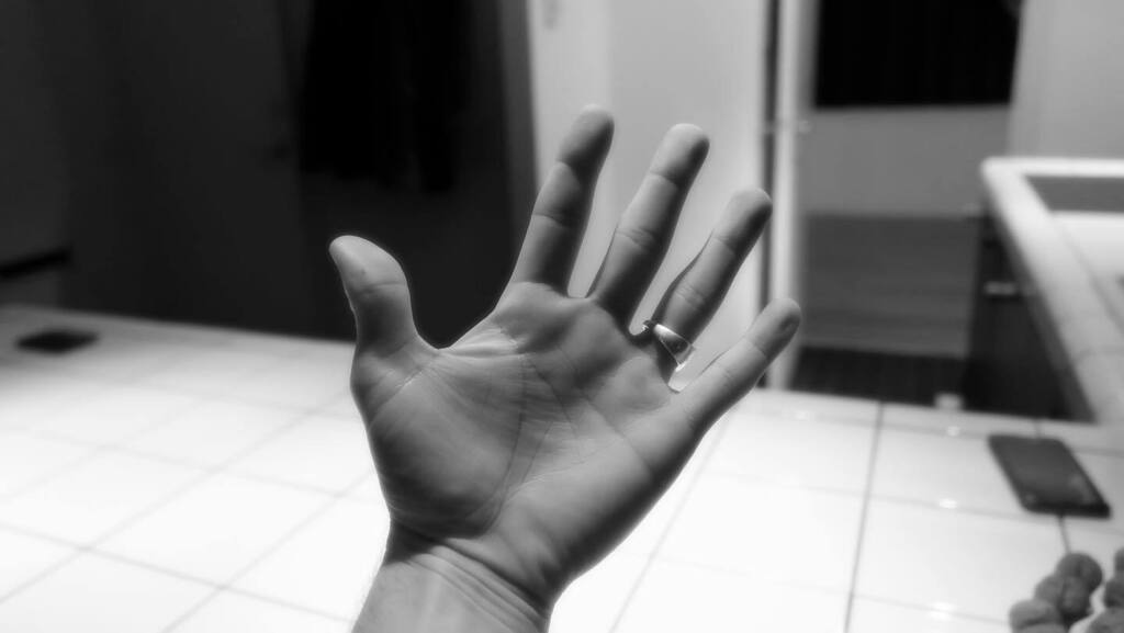 thecoloruben's tweet photo. testing my new camera 📷👋 https://t.co/Y98SIH6S0w https://t.co/NYAMNEanar