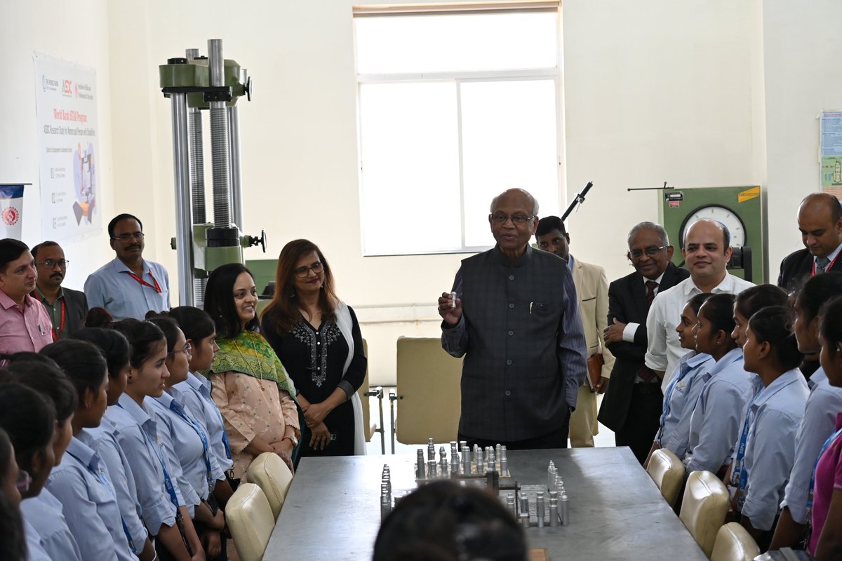 SUAS_Indore's tweet photo. Dr. Raghunath Mashelkar, Eminent Scientist, visited SSPU, Kiwale today. Dr. Mashelkar spoke on 'Innovation for All'. Students from SUAS, Indore attended the lecture virtually. Dr. Swati Mujumdar, Pro-Chancellor, SSPU informed Dr. Mashelkar about the universities’ unique pedagogy. https://t.co/HfERwnY6hN
