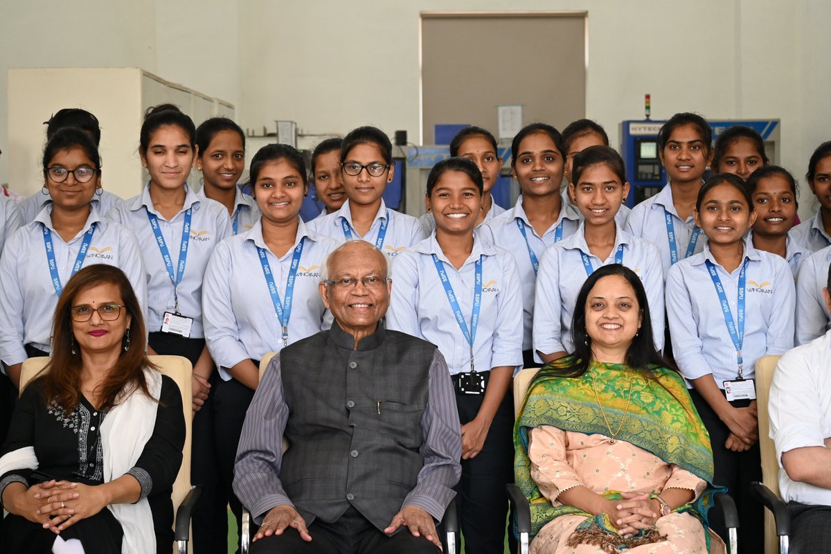SUAS_Indore's tweet photo. Dr. Raghunath Mashelkar, Eminent Scientist, visited SSPU, Kiwale today. Dr. Mashelkar spoke on 'Innovation for All'. Students from SUAS, Indore attended the lecture virtually. Dr. Swati Mujumdar, Pro-Chancellor, SSPU informed Dr. Mashelkar about the universities’ unique pedagogy. https://t.co/HfERwnY6hN