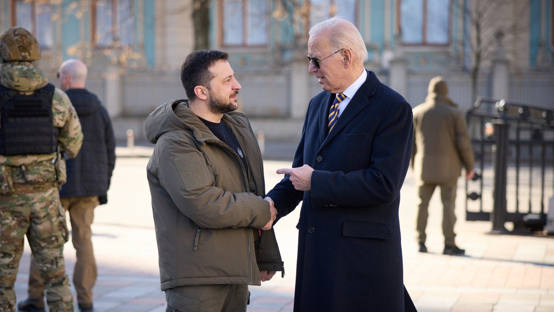 Vikingocubano2's tweet photo. #Biden visita Kiev, anuncia que  ayudara a estos neofascistas  con 500 millones en armas y no es capaz de ayudar humanitariamente  a #turkiye y #Siria por los daños del #Terremoto. Doble rasero político siempre. #MundoDePaz @PresidenciaCuba @CubaMINREX @AbelMtzCuba @taboamerino https://t.co/0WhobsnQ1j