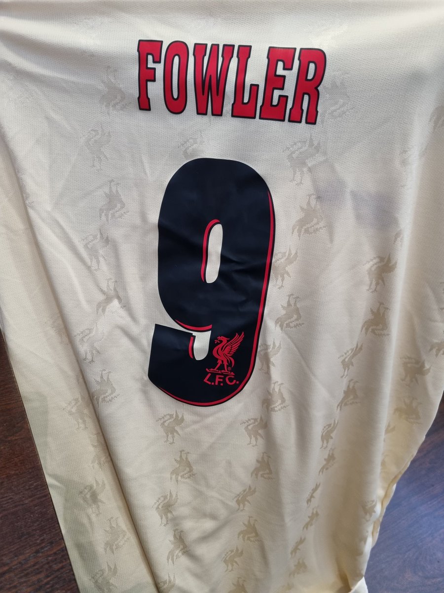 footiereclaim's tweet photo. 🚨 Charity Shop Find 🚨 
One of those rare events today!
#Liverpool 1996 with #fowler9 
#charityshopfind https://t.co/DNeenecmQ7