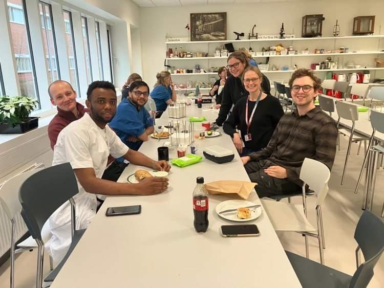 oncaarhus's tweet photo. PhD-Lunch at @oncaarhus 🍽

Although only a fraction of the 25 PhD-students at the Department seen on the picture @oncaarhus can proudly brag about its diversity with  international students from Poland 🇵🇱 India 🇮🇳 Cameroon 🇨🇲 Chile 🇨🇱 Sweden 🇸🇪 and Italy 🇮🇹 

#collaborationiskey https://t.co/NcvngyW5VZ