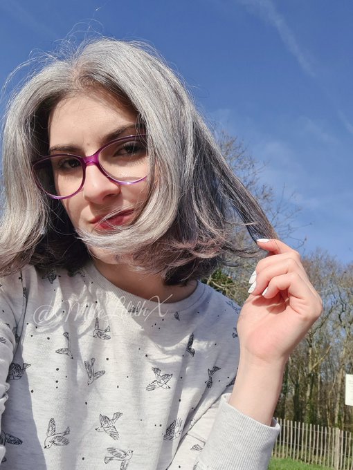 Sinon, je me suis coup&eacute;e les cheveux https://t.co/NKJ5TVlUmm<a href="/tag/piercing"class="tags"><span>#piercing</span></a><a href="/tag/friskyfriday"class="tags"><span>#friskyfriday</span></a><a href="/tag/naked"class="tags"><span>#naked</span></a><a href="/tag/rt"class="tags"><span>#rt</span></a><a href="/tag/nipplepiercing"class="tags"><span>#nipplepiercing</span></a>