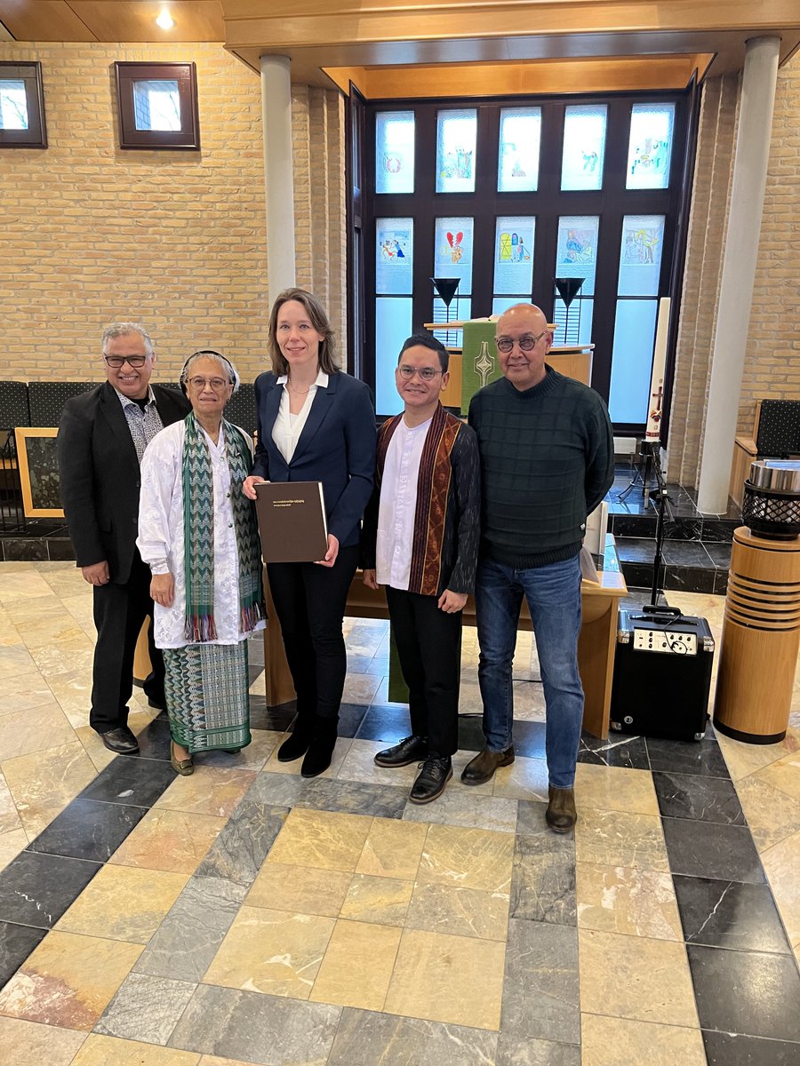 Maandag bezocht minister <a href="/HankeBruinsSlot/">Hanke Bruins Slot</a> Lunteren. Met <a href="/BertKomdeur/">Bert Komdeur</a> <a href="/CDAede/">CDA Ede</a>. Een gevarieerd bezoek: van bridgers en midwinterhoornblazers tot vertegenwoordigers van de Molukse gemeenschap en de kerken.
Verslag⬇️
samenvoorgelderland.nl/nieuws/ministe…