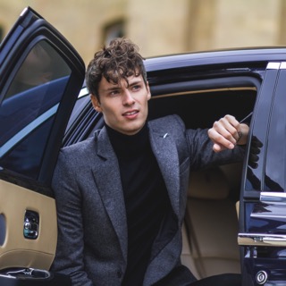 Mix and match our blazers and knitwear for endless smart casual looks.
#benedictraven #smart #casual