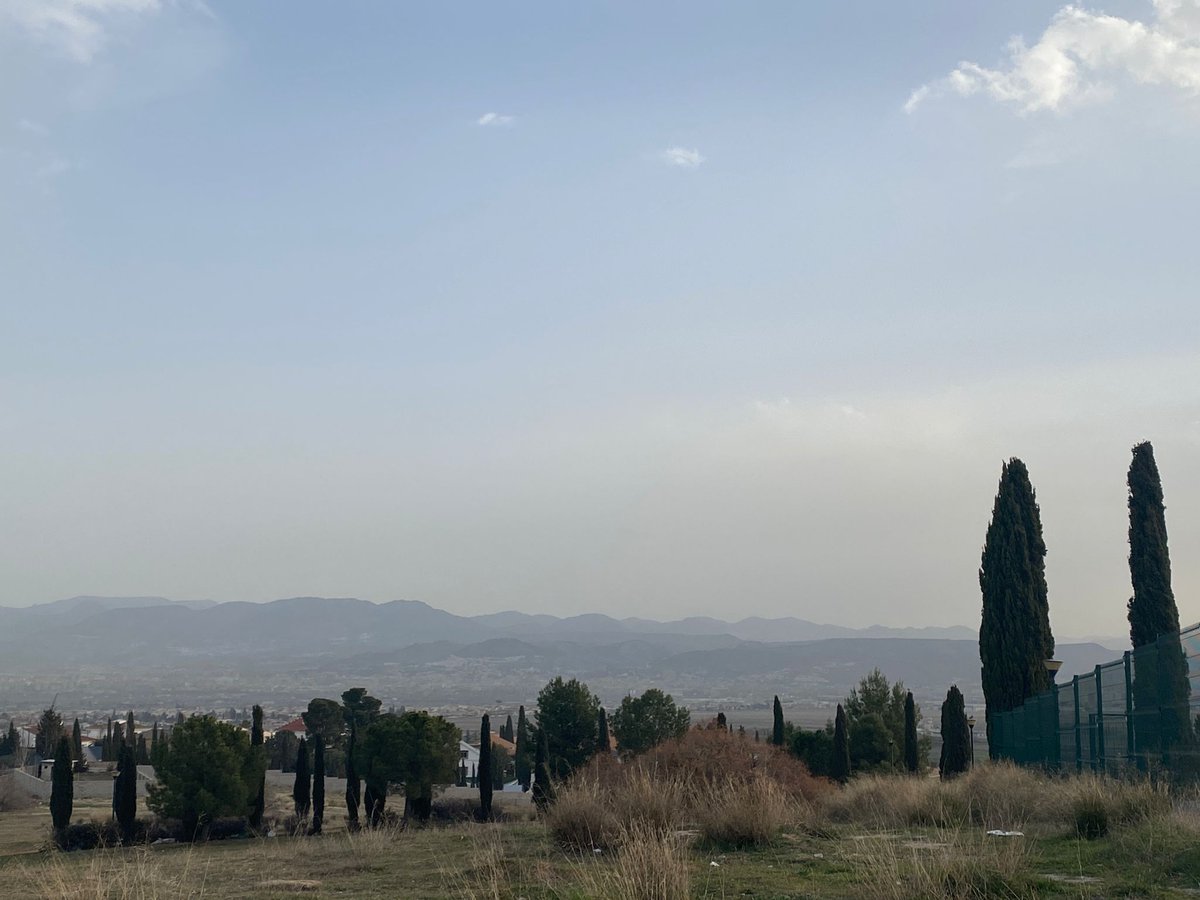 GFAT_ugr's tweet photo. ¿Sabes por qué el cielo presenta un aspecto blanquecino y turbio desde el pasado fin de semana? Se trata del primer episodio destacado de polvo sahariano de este año 2023. 
En el #GFAT contamos con instrumentación puntera para analizarlo.
#Granada #polvosahariano https://t.co/trEKDWUKfc