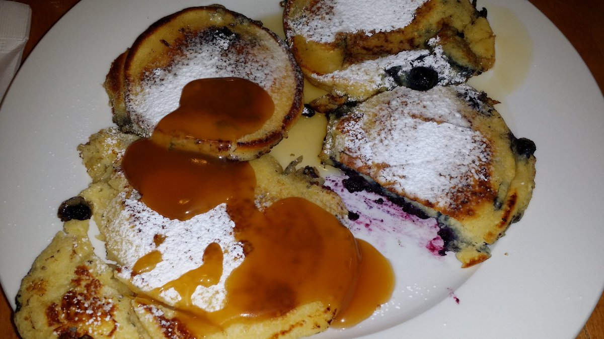 donnamrandell's tweet photo. #ShroveTuesday #PancakeDay #PancakeSwap #PancakeTuesday #IcingSugar #Butterscotch #Blueberries #Banana Breakfast Decadence #nl https://t.co/VNIbmGAbYD