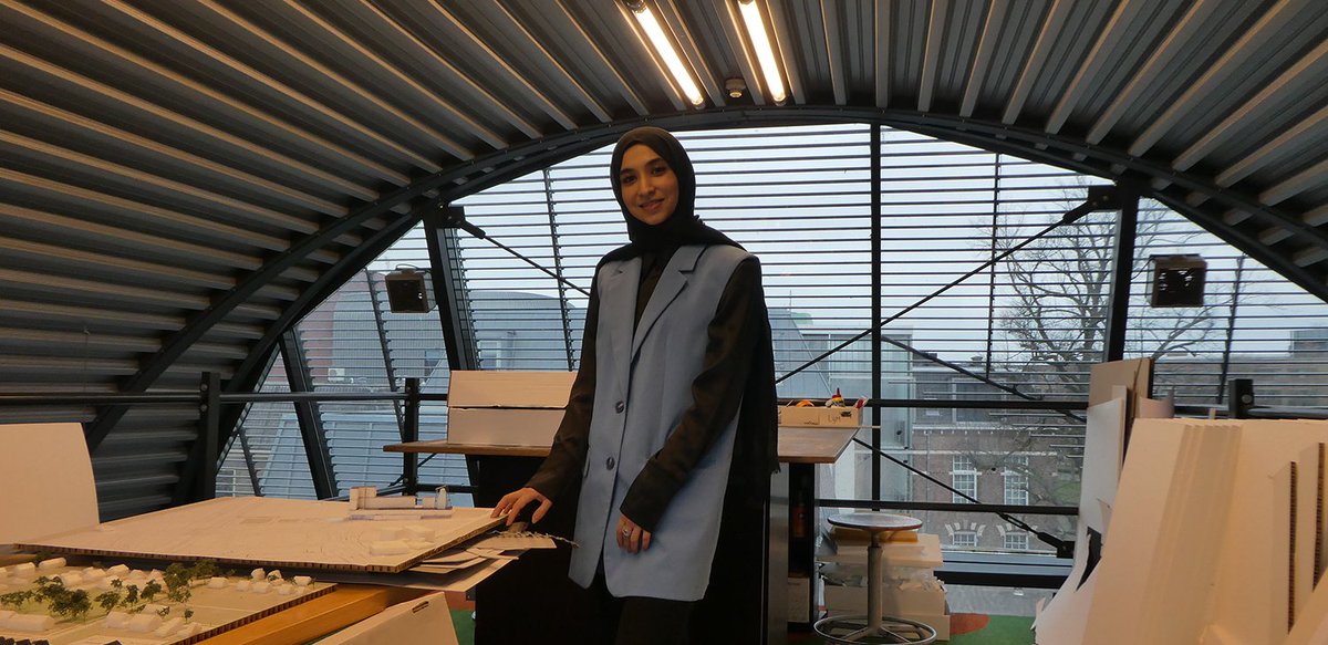 Rahek Al Jwabreh, geboren in Syrië en student bij Landstede MBO in Harderwijk, wil als architect of interieurdesigner de Europese architectuur met die van het Midden-Oosten te verbinden.  onderwijsmagazine-zinmag.nl/2023/rahek-is-… #mbo #entree #architectuur