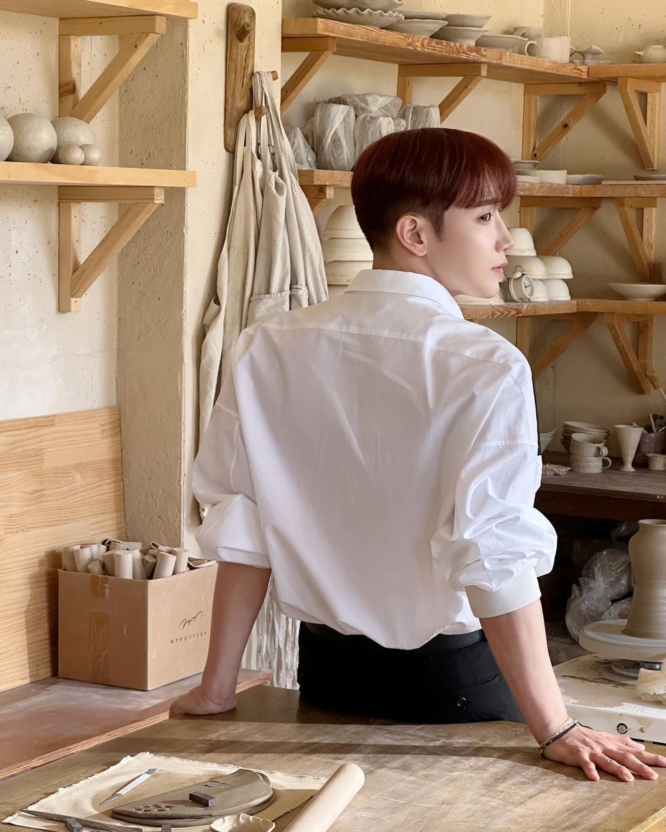 2pmalways's tweet photo. [2PM IG]
No but a white-shirt wearing, well-made ceramic statue by a craftsman has appeared *cries*

#Mings #ExistenceItself #IsAWorkOfArtAnd🖼️
#AMasterPiece #InItself✨
https://t.co/h1wldCNFDR https://t.co/0hyS4DaHnm