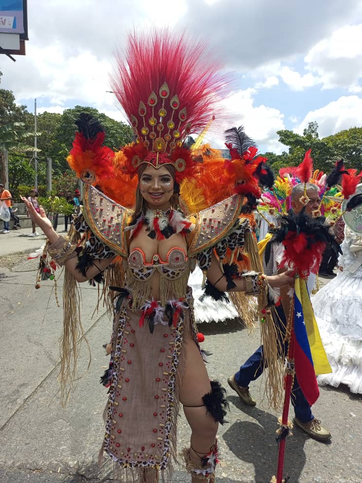 mippci_ven's tweet photo. #21Feb| 🇻🇪 📢 ¡ETIQUETA DEL DÍA! ▶️

#VzlaViveElCarnaval

En familia, niñas y niños llenando nuestras calles de color, música y emoción. https://t.co/4LngSwZElT