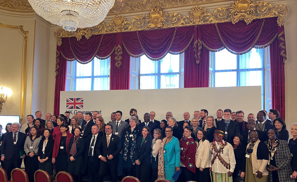 GermanEmbassy's tweet photo. Positive talks at Nature Action: Private Sector Mobilisation event with State Secretary Hoffmann from 🇩🇪 Environment Ministry, on mobilising private finance &amp; securing commitments to strengthen #biodiversity.
Followed by a reception hosted by HM The King in support of these aims. https://t.co/yUVFTwi12N