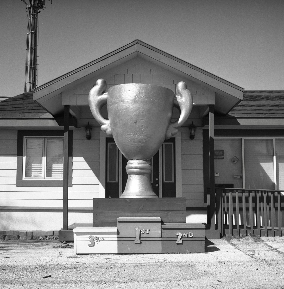 TriXFilm's tweet photo. You’re Number One • Austin, Texas, USA
Rolleiflex SL66 • Kodak Tri-X 400 • 2023
#Kodak #TriX #ATX #TX #film #camera #120film #BWfilm #photography #Austin #Texas #Rolleiflex #SL66 #Monochrome #Outdoors #Large #Award #Number #One https://t.co/zdqXWt04ZC