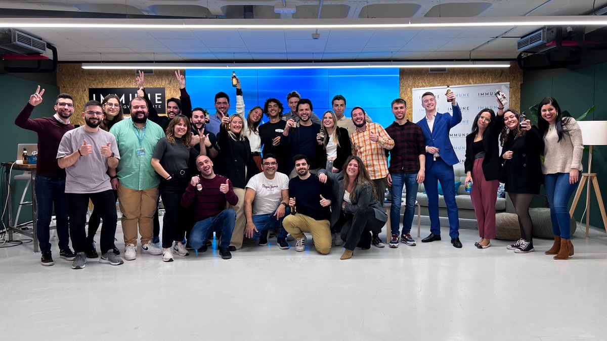 immuneinstitute's tweet image. ☺Despedimos una nueva promoción del Bootcamp de #DataAnalytics 📊

Ayer, los alumnos presentaron sus Captones, proyectos que engloban todo el aprendizaje del programa 👏🏻

¡Enhorabuena chicos, ahora empieza lo mejor! 👨🏻‍🎓💼

#ChangeTheCourse #TalentoTech #DataScience