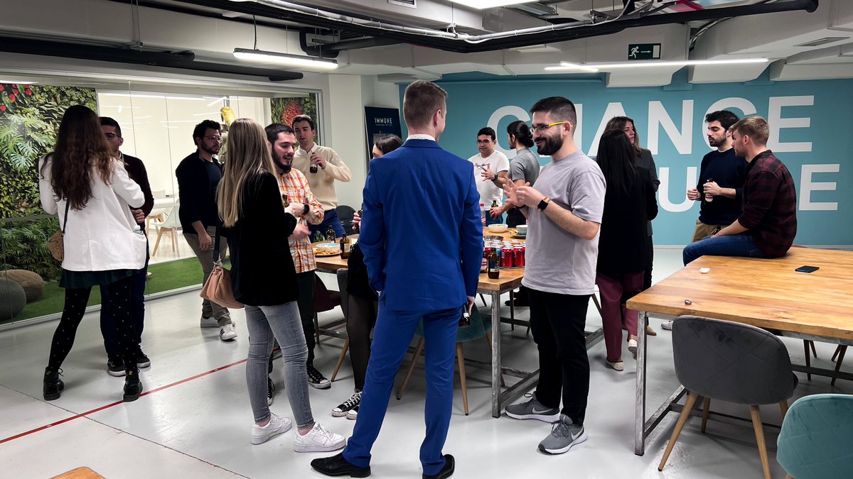 immuneinstitute's tweet image. ☺Despedimos una nueva promoción del Bootcamp de #DataAnalytics 📊

Ayer, los alumnos presentaron sus Captones, proyectos que engloban todo el aprendizaje del programa 👏🏻

¡Enhorabuena chicos, ahora empieza lo mejor! 👨🏻‍🎓💼

#ChangeTheCourse #TalentoTech #DataScience