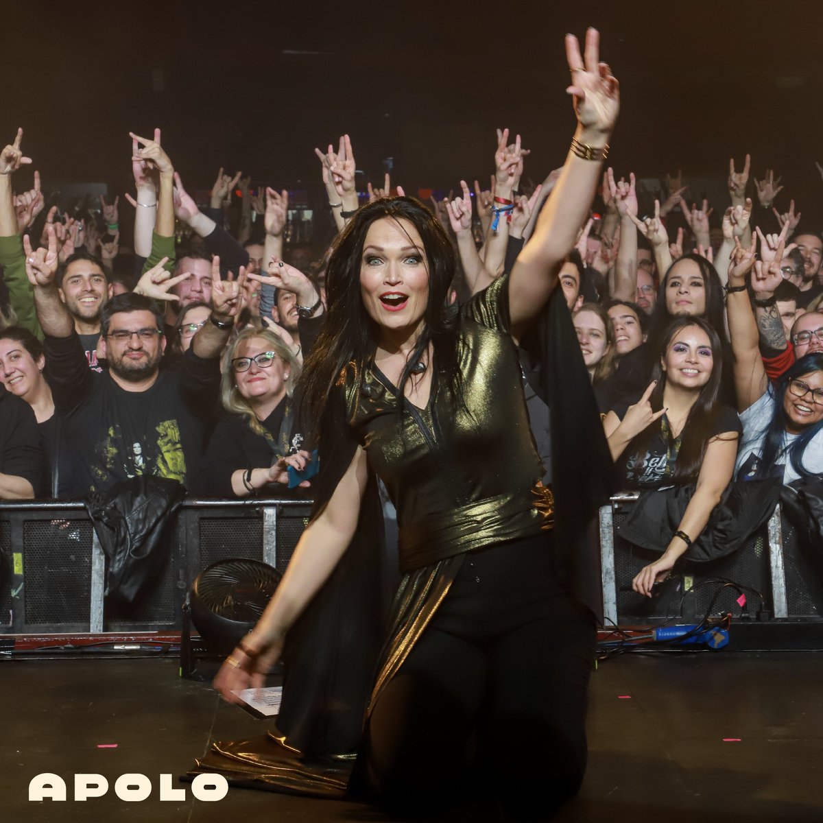 🔥 El rock sinfónico de @tarjaofficial sigue sorprendiendo la escena metal con su estilo vocal clásico, fuerte y enérgico. Así fue la presentación de su último disco “In The Raw” en Apolo 🤘🏼 📸 @redporterosbcn | 13.02.2023 #salaapolo #tarja