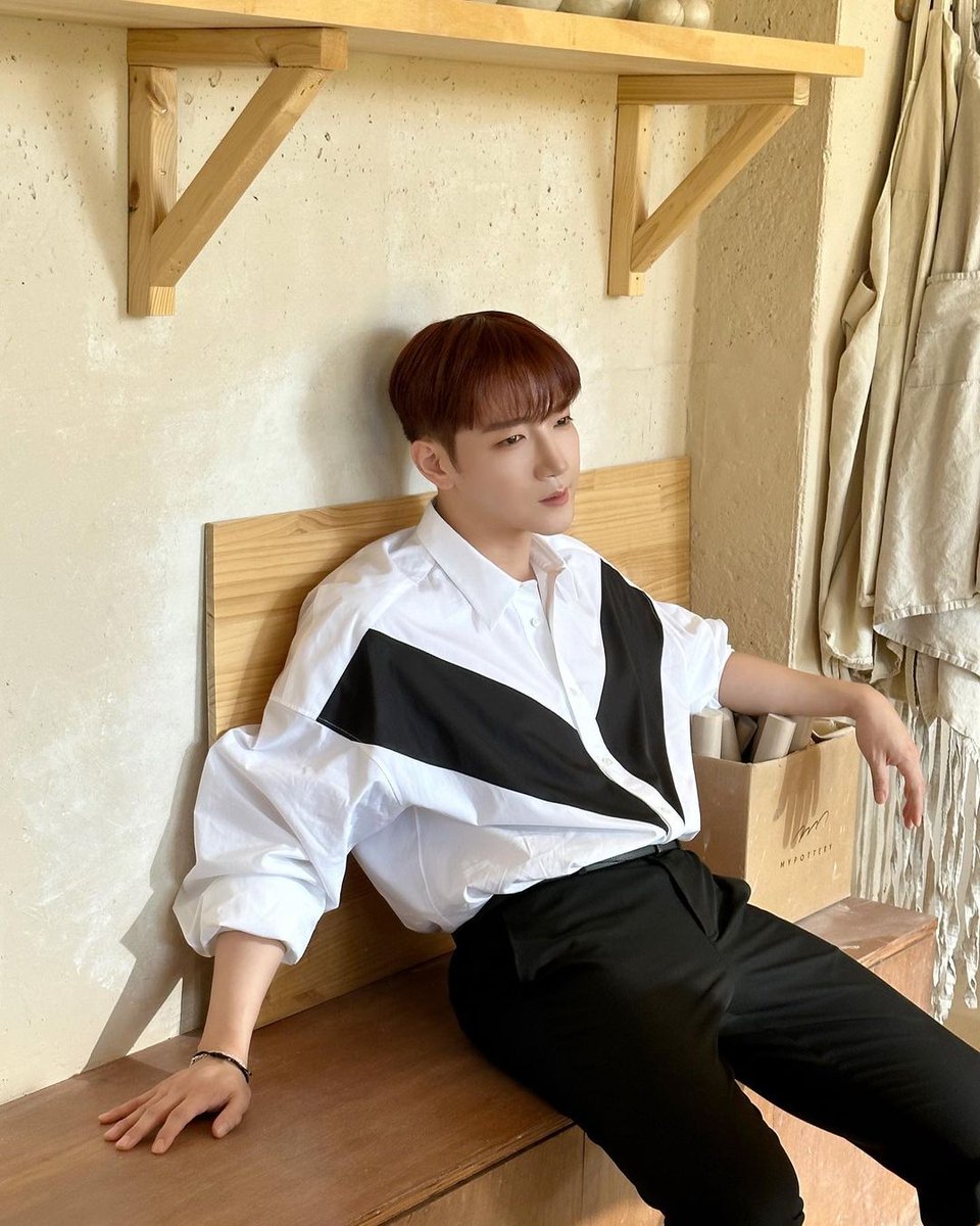 2pmalways's tweet photo. [2PM IG]
No but a white-shirt wearing, well-made ceramic statue by a craftsman has appeared *cries*

#Mings #ExistenceItself #IsAWorkOfArtAnd🖼️
#AMasterPiece #InItself✨
https://t.co/h1wldCNFDR https://t.co/0hyS4DaHnm