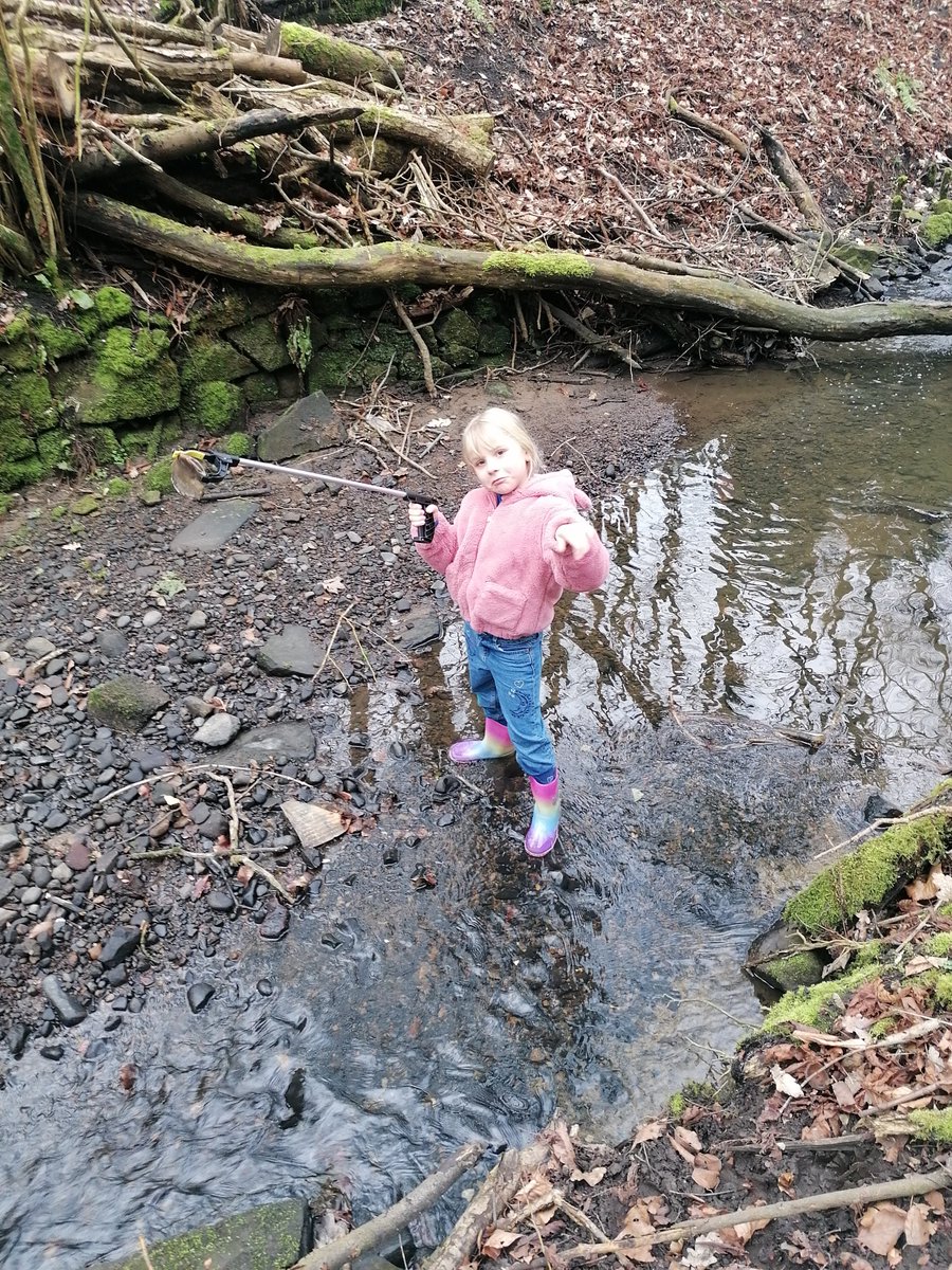 H84Helen's tweet photo. Got Isabelle the litter picker she's been asking for and went to clear out Hall Lee Bank Park. Met some lovely people along the way who thanked her for helping to keep the park clean and safe for the animals. Think she's found another hobby, she loved it! https://t.co/Hmjm1K7veb