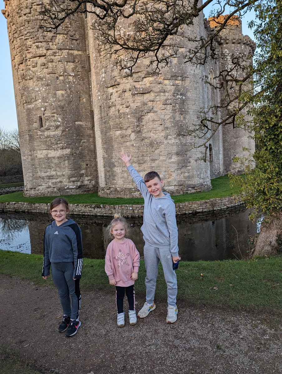 zeldabags's tweet photo. @OPALG_N2223 Nina wanted me to share her half term holiday pics, we visited a castle and Nina told us all about the moat, battlements and drawbridge she learnt at nursery. She also visited Roman Baths, SS Great Britain, Climbed a mountain&amp;explored in Roman Copper mine caves. https://t.co/v9irAqxSdn