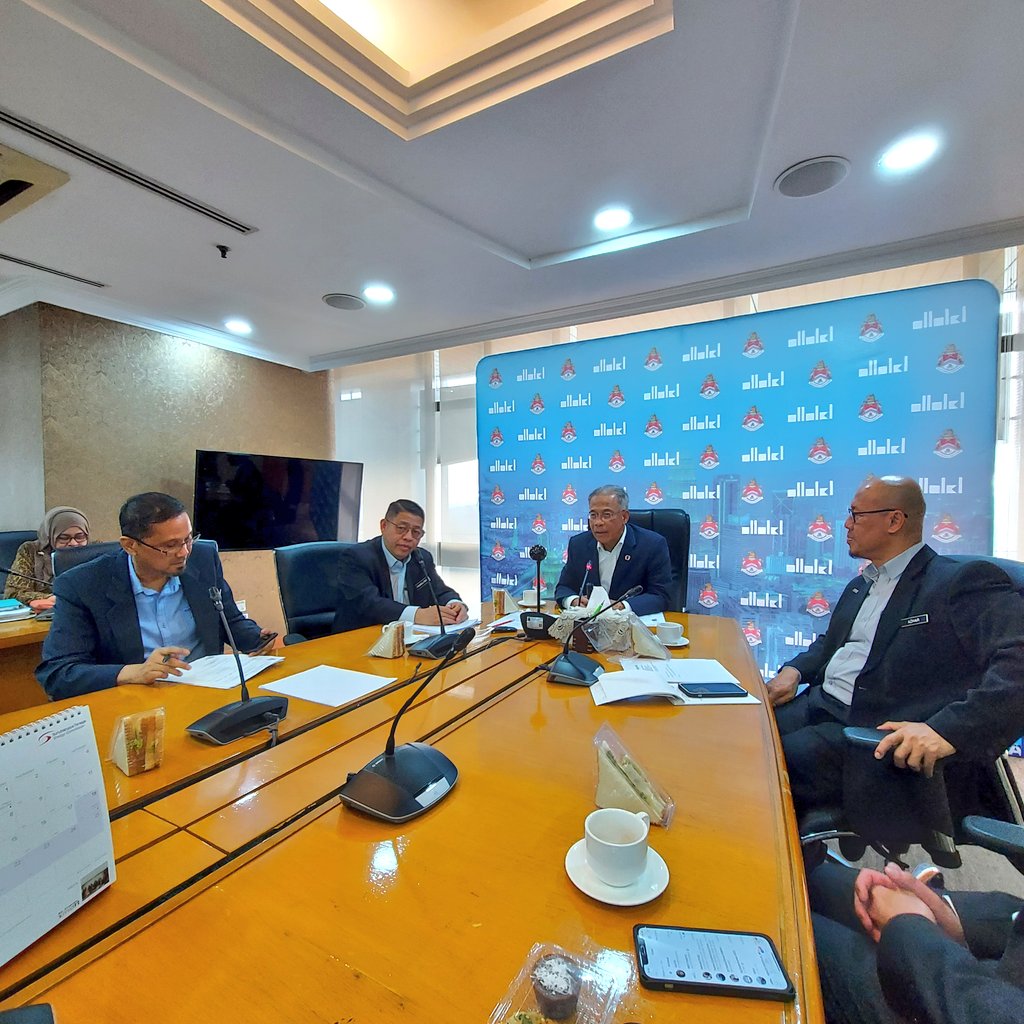 MIROS (@mirosroadsafety) on Twitter photo Brainstorming with <a href="/DBKL2u/">Dewan Bandaraya Kuala Lumpur</a> Mayor to enhance road safety infra around KL city under the <a href="/BloombergDotOrg/">Bloomberg Philanthropies</a> Iniative for Road Safety. DBKL's support is important towards the success of these interventions.Thank you DBKL for your passion & enthusiasm in making KL a safer city for all! Brainstorming with <a href="/DBKL2u/">Dewan Bandaraya Kuala Lumpur</a> Mayor to enhance road safety infra around KL city under the <a href="/BloombergDotOrg/">Bloomberg Philanthropies</a> Iniative for Road Safety. DBKL's support is important towards the success of these interventions.Thank you DBKL for your passion & enthusiasm in making KL a safer city for all!
