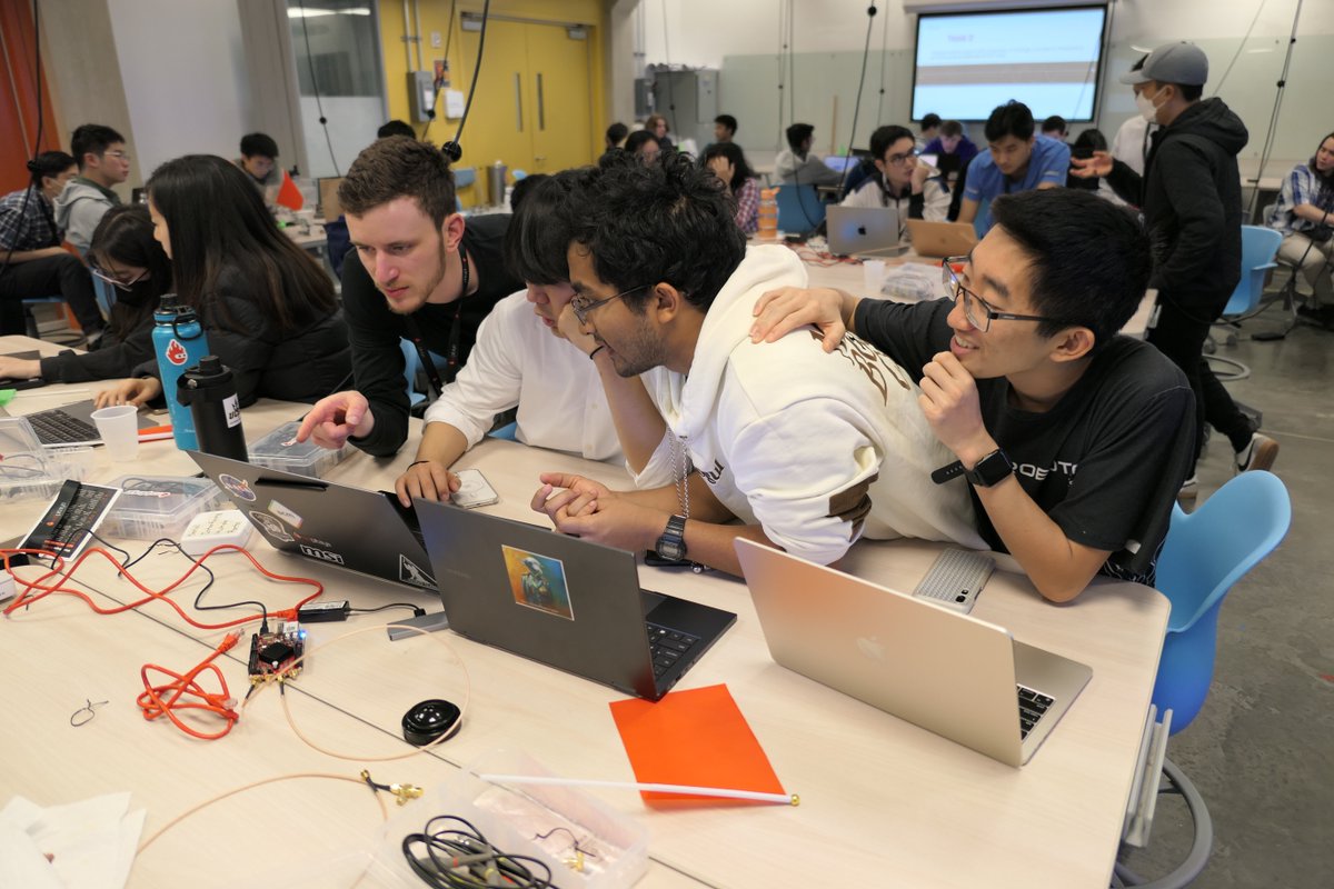 RedPitayaCom's tweet image. Getting excited for the Red Pitaya Hackathon this weekend at @UCSanDiego in collaboration with @digikey. ☺️

Below are a few snippets from the preparatory workshops, we held in January. 📸

#RedPitaya #DigiKey #workshop  #hackathon #space