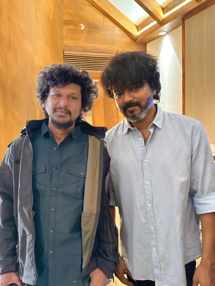 propratheesh's tweet photo. Leo's 🦁 @Actorvijay 🤜🏻🤛🏻 @Dir_Lokesh
#Leo #actorvijay #LokeshKanakaraj #dhalapathy #vijaysir #Lokesh https://t.co/3u52sno7hW