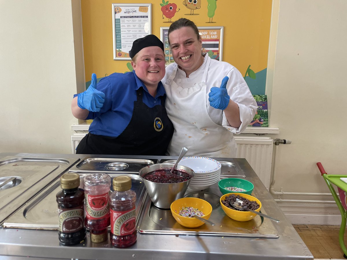 LouiseStinson4's tweet image. Our kitchen staff are awesome! Thank you chef Martin for our pancakes! @ShelleyFirst