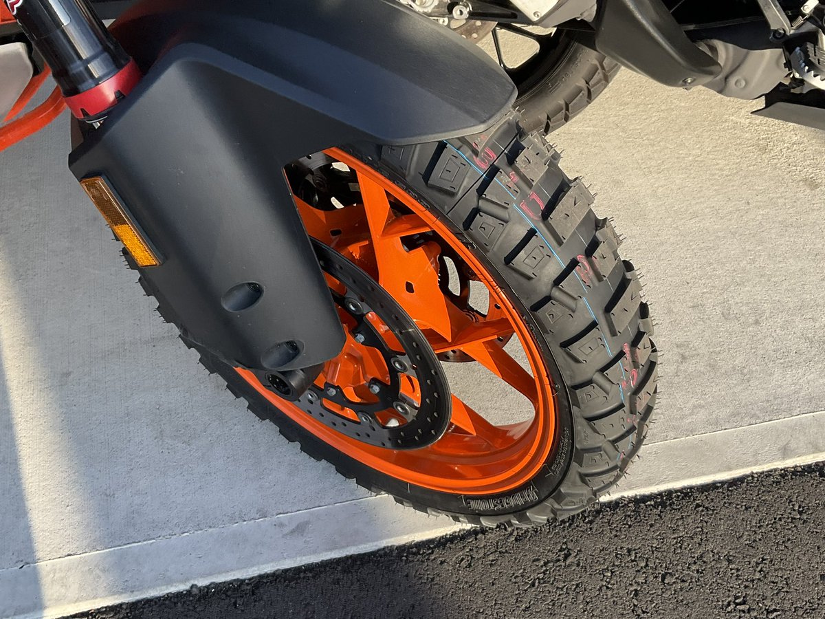 KTM819O4's tweet photo. #1290SuperAdventureS #1290SuperAdventureR #Mitas #TerraForce #AX41 #ANAKEEAdventure 
色々替えると楽しいネ！(´∀｀*)／ https://t.co/CpDxKxzLu0