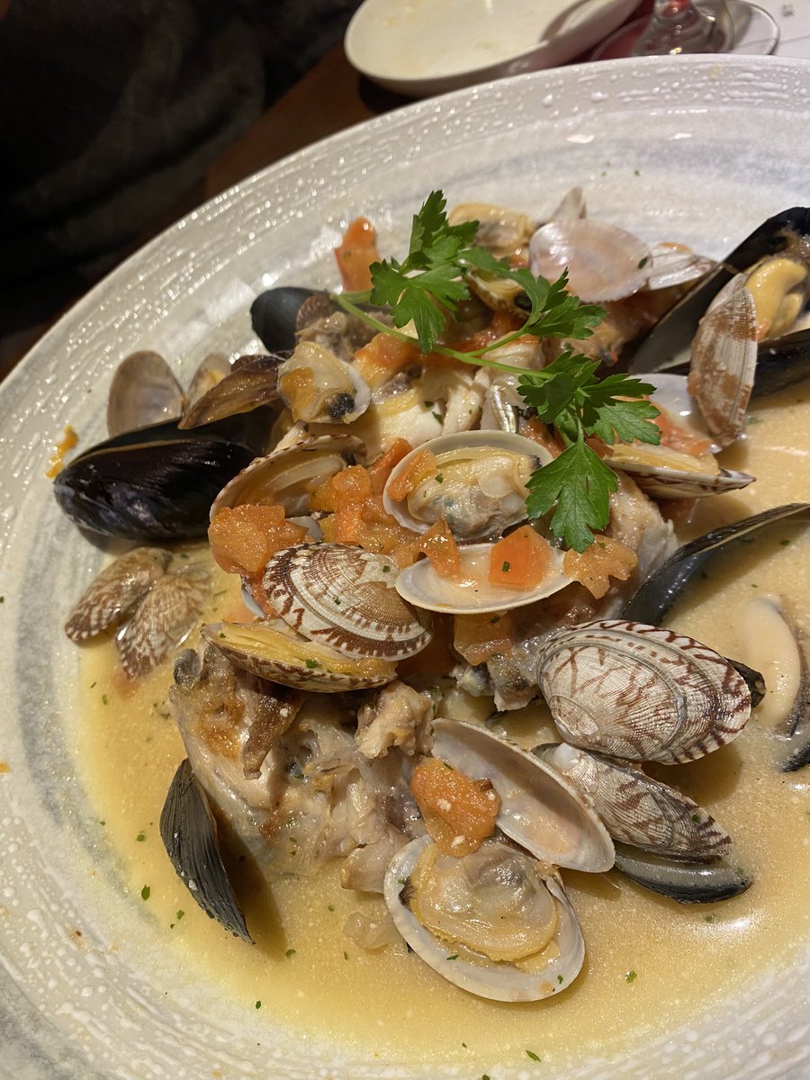 pyon0110's tweet photo. トンジギボウズくらったから美味しい海鮮料理を求めてナーヴェさんに😂
やっぱ谷口シェフの料理は全部美味しい🫢
また、魚釣れたら持っていきます🫡 https://t.co/RjXGCUVxnM
