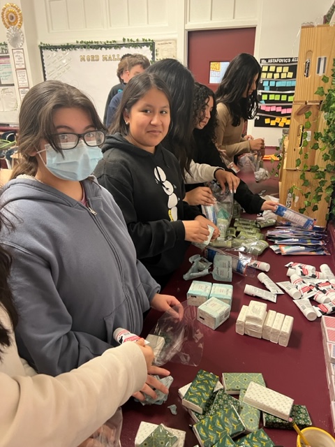 NPMS_NJHS's tweet photo. Our NJHS members were both eager &amp; proud to support the United Way of Northern New Jersey's February Heart Warming Initiative! Members assembled 20 bundles filled with the following items: a toothbrush, toothpaste, socks, soap, tissues,  deodorant, a deck of cards, &amp; hand lotion. https://t.co/QgdG0of31x