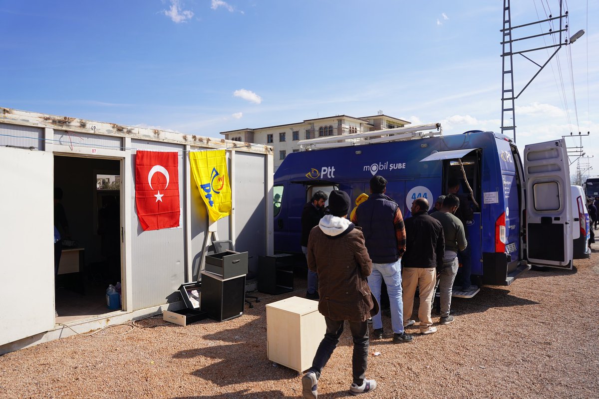 PTTKurumsal's tweet photo. Mobil araçlarımız ile vatandaşlarımızın iş yerlerimizde gerçekleştireceği işlemleri kesintisiz sürdürüyoruz.

📍Gaziantep https://t.co/46lDtaOL3c