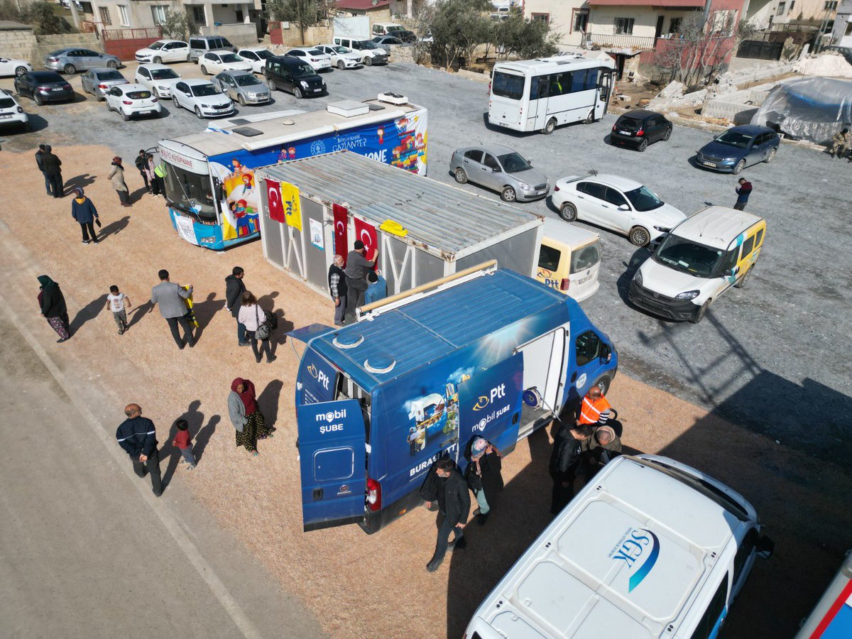 PTTKurumsal's tweet photo. Mobil araçlarımız ile vatandaşlarımızın iş yerlerimizde gerçekleştireceği işlemleri kesintisiz sürdürüyoruz.

📍Gaziantep https://t.co/46lDtaOL3c