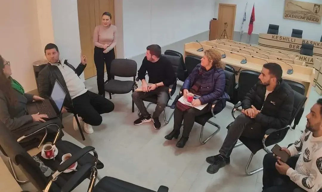 co_plan's tweet photo. Strehimi social në fokus. 

Përgjatë 2 javëve të fundit ekipi Co-PLAN e MetroPOLIS kanë zhvilluar një grup takimesh me bashkitë Elbasan, Librazhd, Berat, Lushnje, për të kuptuar nevojat e strehimit të komuniteteve të margjinalizuara.

#leavenoonebehind #undpalbania https://t.co/DMrzFB6GtM