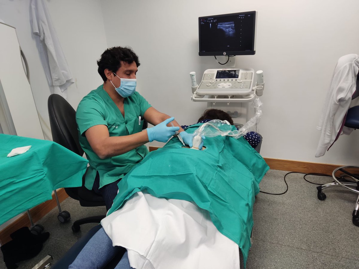 Reuma_HGUCR's tweet photo. Hoy en laboratorio de Reumatología hemos realizado técnicas guiadas en el raquis como bloqueos de sacroiliacas, facetarios, epidurales lumbares, musculares… y además capilaroscopias. Con ello se consigue la mejora del paciente más rápida y evitando listas de espera innecesarias https://t.co/oM7sSmpqqW