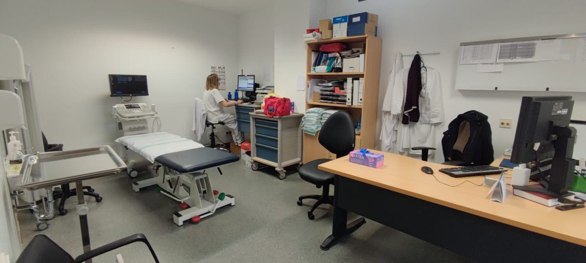 Reuma_HGUCR's tweet photo. Hoy en laboratorio de Reumatología hemos realizado técnicas guiadas en el raquis como bloqueos de sacroiliacas, facetarios, epidurales lumbares, musculares… y además capilaroscopias. Con ello se consigue la mejora del paciente más rápida y evitando listas de espera innecesarias https://t.co/oM7sSmpqqW
