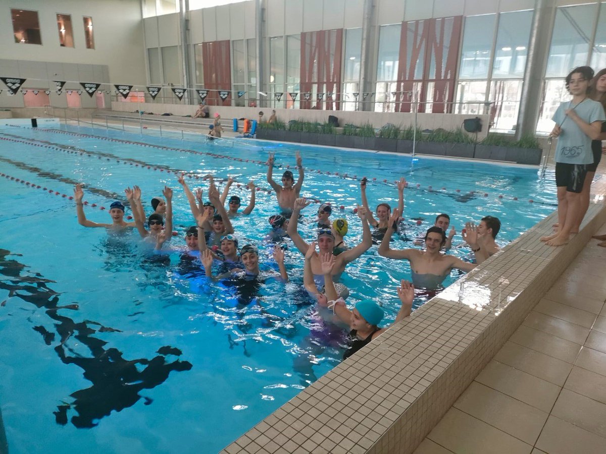 lycCDGDijon's tweet photo. Bravo à l'équipe de #natation du @lycCDGDijon, championne départementale @CD_CotedOr @UNSSdijon le 1er février 2023. 
Prochain rendez-vous : championnats académiques le 1er mars à #Autun https://t.co/sFk4y83Spt