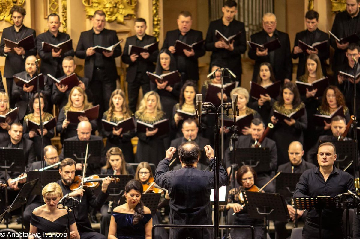 GauglerPaul's tweet photo. Il y a un an, 20 février 2022, Dvorak Requiem, Lviv National Philharmonic Orchestra of Ukraine pour les 100 célestes assassinés à Maïdan, 2014.
Avec Zoryana Kushpler, Sofia Soloviy, Tania Savchyn, Volodymir Sivokhip, Yuriy Hadzetskyy, Orest Slipak, Oleh Sozanskyy, Victoire🇺🇦💙💛 https://t.co/7NLvZTNihw