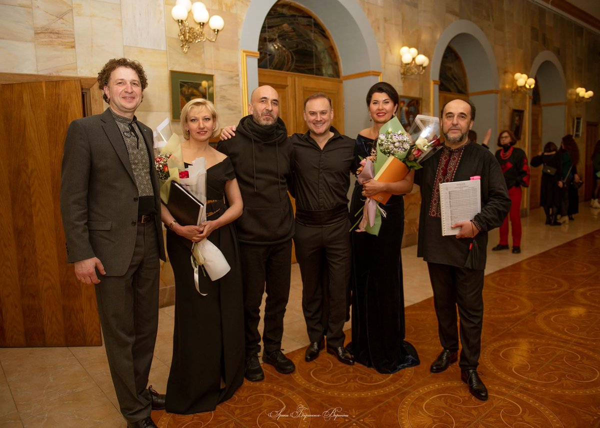 GauglerPaul's tweet photo. Il y a un an, 20 février 2022, Dvorak Requiem, Lviv National Philharmonic Orchestra of Ukraine pour les 100 célestes assassinés à Maïdan, 2014.
Avec Zoryana Kushpler, Sofia Soloviy, Tania Savchyn, Volodymir Sivokhip, Yuriy Hadzetskyy, Orest Slipak, Oleh Sozanskyy, Victoire🇺🇦💙💛 https://t.co/7NLvZTNihw