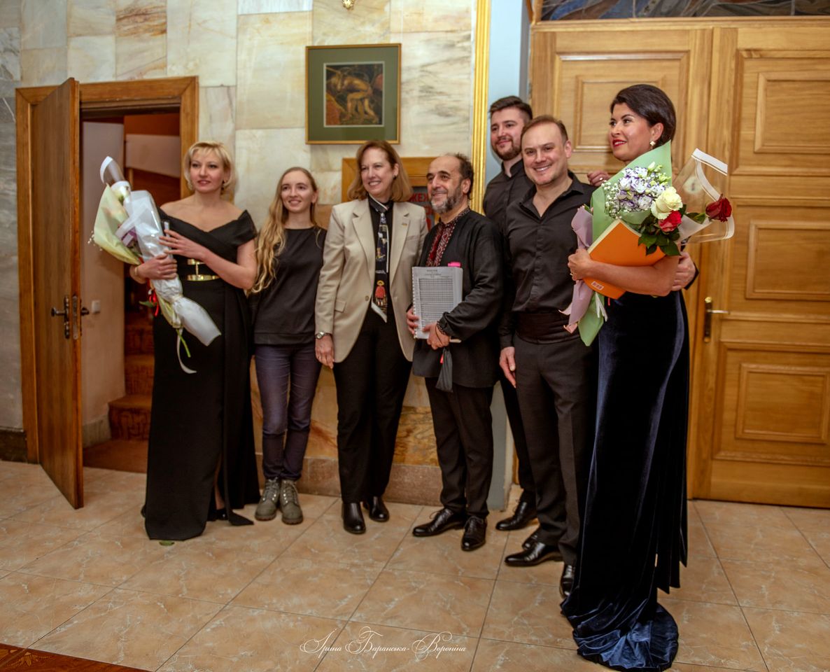 GauglerPaul's tweet photo. Il y a un an, 20 février 2022, Dvorak Requiem, Lviv National Philharmonic Orchestra of Ukraine pour les 100 célestes assassinés à Maïdan, 2014.
Avec Zoryana Kushpler, Sofia Soloviy, Tania Savchyn, Volodymir Sivokhip, Yuriy Hadzetskyy, Orest Slipak, Oleh Sozanskyy, Victoire🇺🇦💙💛 https://t.co/7NLvZTNihw