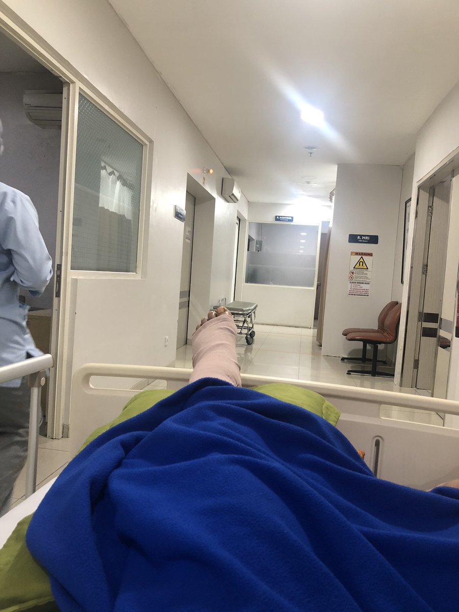 maaails_'s tweet photo. Dumd ways to die 🥹✨ https://t.co/7hCQU0DEZd