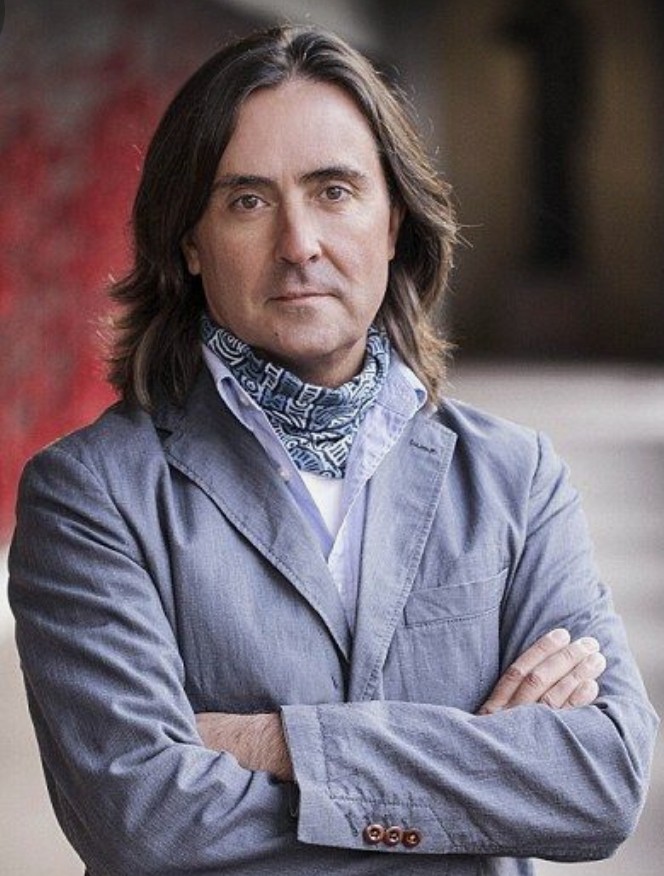 Happy Birthday to Neil Oliver today ! 