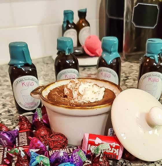 SugarMurder's tweet photo. In our latest episode, Anne baked yummy single serve chocolate cakes. They were warm, gooey, and delightful!  And of course she used our homemade Killa Vanilla. Email us for the recipe. 
#singleservecake #warmchocolate #ooeygooey #killavanilla #recipeswap 
https://t.co/pmBb8B3PKi https://t.co/gUeZ0iH4t8
