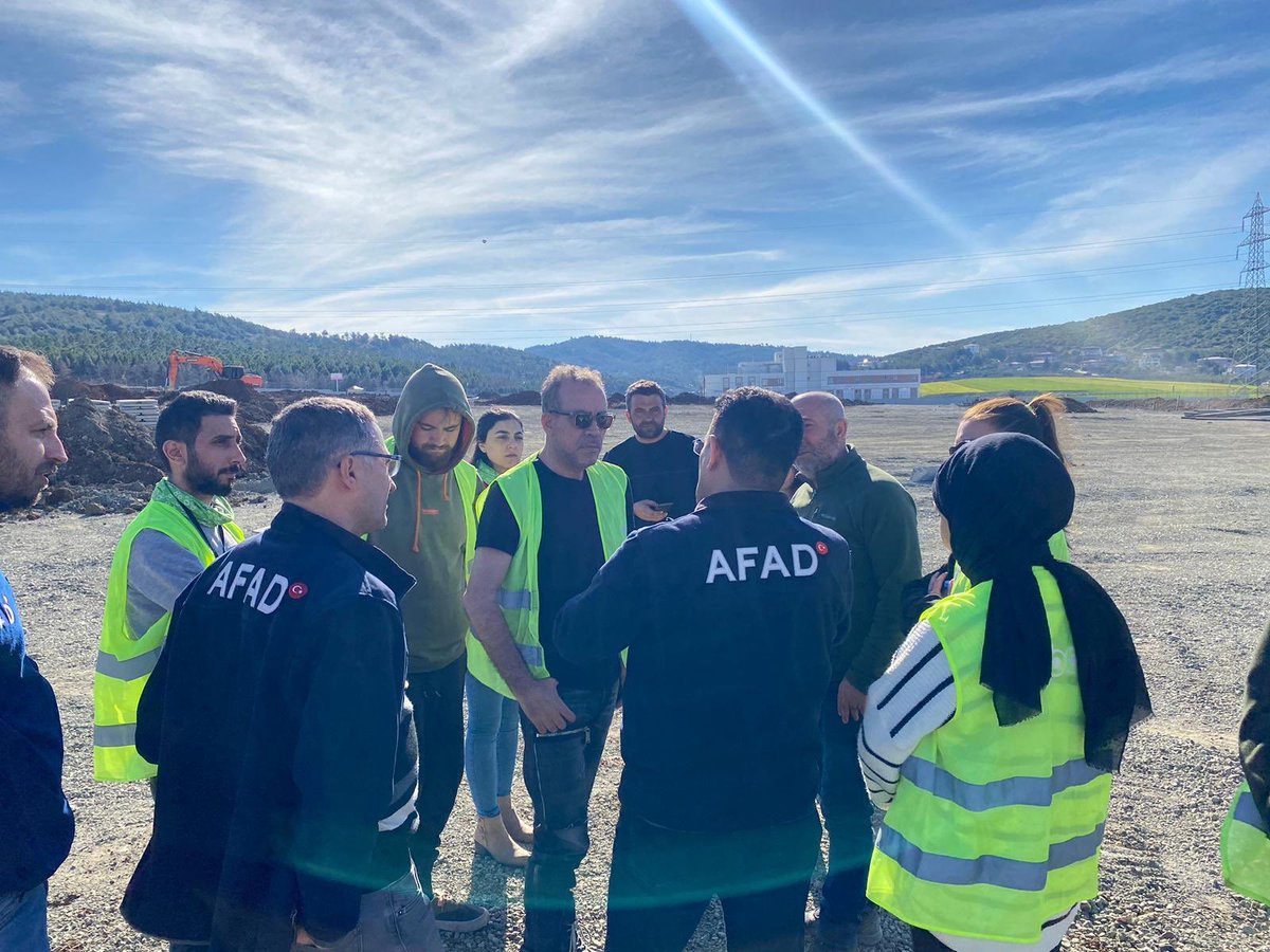 haluklevent's tweet photo. Kahraman Maraş Necip Fazıl Hastanesi karşısında kurulacak olan konteyner kent için 500 adet konteyner görüşmesini tamamladık.
@AFADBaskanlik @ahbap https://t.co/UVUjvMHRo6